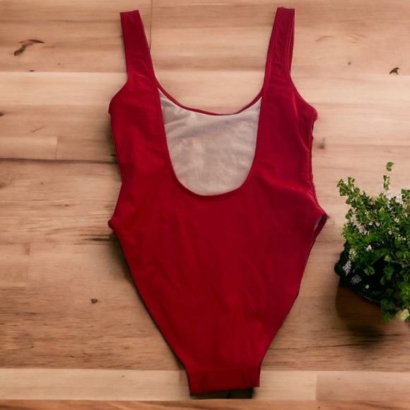 NWT Private Party Red Mamacita Swimsuit - Size M/L - Picture 3 of 6